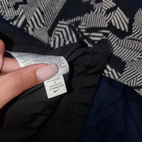 Reflective windbreaker - Picture 3 of 4